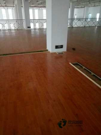 45度斜鋪龍骨運動木地板保養