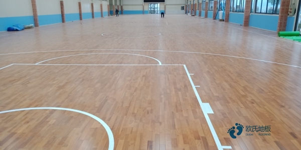 學(xué)校籃球地板施工隊3