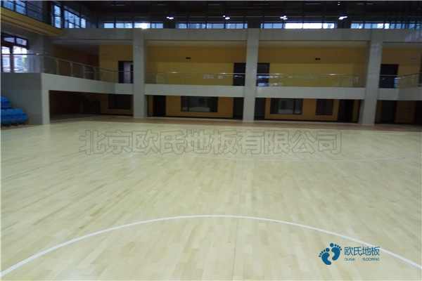 國標(biāo)籃球體育地板施工隊(duì)1